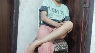 18 Year Old Little step sister ko aaram se pakad ke bur chod diya-1