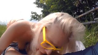 Amateur_PAWG_Blond_with_Big_Ass_Risky_Deepthroats_and_Anal_Fucks_in_Public-2