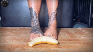 MistressRavenFD - BANANA TOE SANDWICH.-4