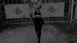 latex-girl.03755-5