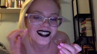 Pearl Sinclair Pearl Sinclair Goth-Teen-Plugs-and-Spanks-Herself-10-23-2018-1