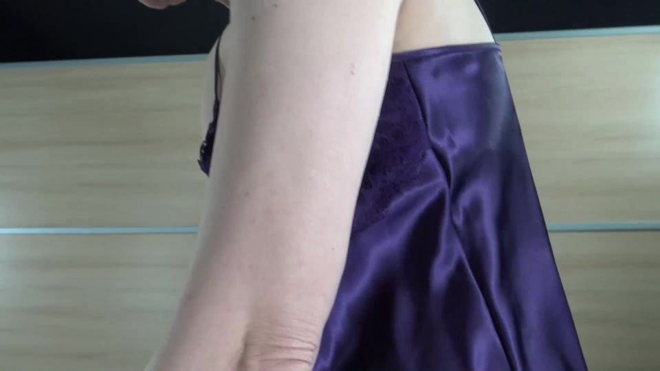 M@nyV1ds - GermanHotMilf - Blowjob in purple Satin Negligee