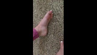 footbaddie-04-04-2020-29463897-Precious feet in slo mo 40-4