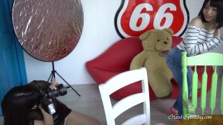 [hotspanker.com] Spanking Photoshoot – Photographer starts to smack the Model on the Butt HD-2