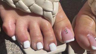 Amina Marie () Aminamarie - these are cute you see the tan line on my toe first time in forever not having toe ring 26-06-2021-5