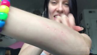 LaLaLaura aka lauras_kingdom - 07-13-2020 OnlyFans Video - Madis Body Scratch _ Here we go Its time for Madi to SCRATCH In this video, video LaLaLaura fetish-9