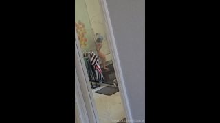 Standing 26689_fans_here_80e3b11d01a63-5