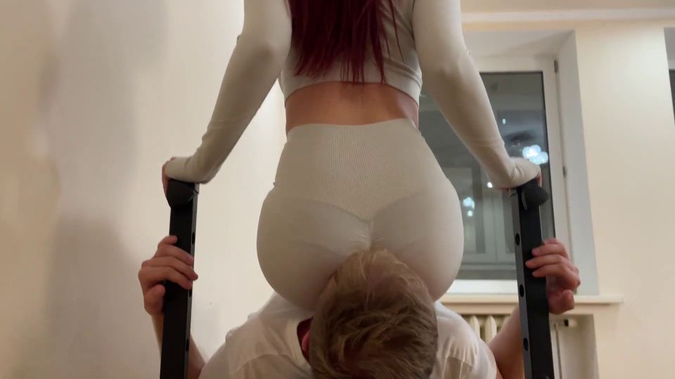 Petite Princess FemDom: Weight Facesitting In Yoga Pants HD