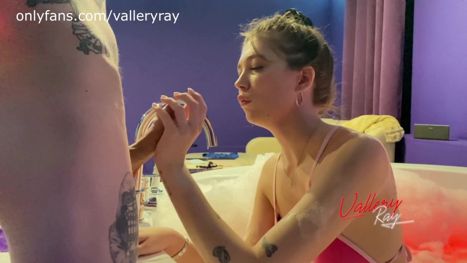 Vallery RayBabe Got Horny In The Jacuzzi And Sucked The Dick Divinely - 2160p