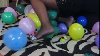 barbara - 2007-12-06 Balloon Crushing [foot fetish]-1