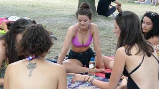 Voyeur zooms in on hippie girl's nice tits-0