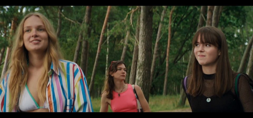 Johanna-Aurelia Rosin & Hannah Gross in Infinite Summer EE-2