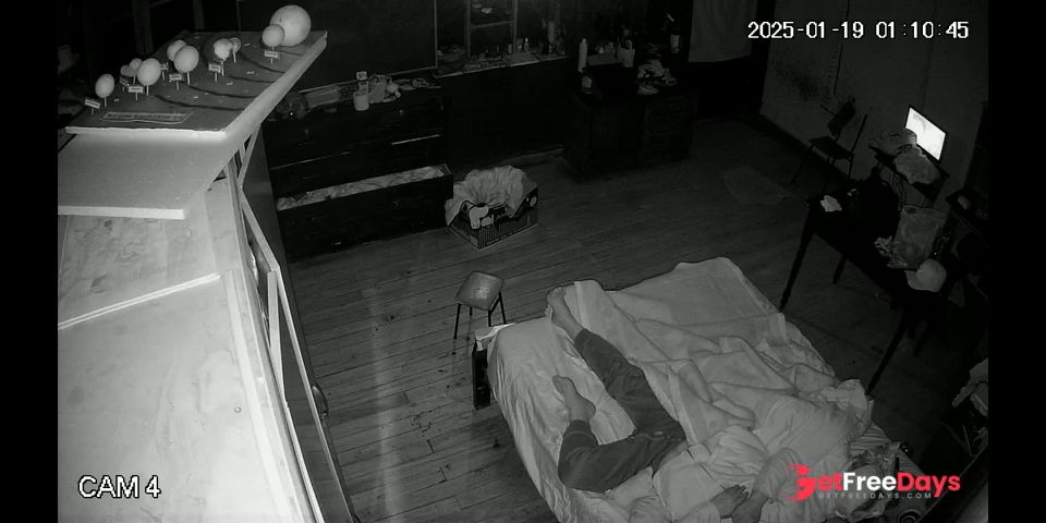 [Sleeping.Porn] Brunet sleeping alone and wants someone beside him