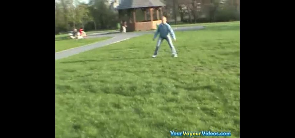 Blowjob and fuck in public park