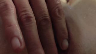pusiaa1 - SEKSOWANA MAMUŚKA Z DUŻYM CYCKIEM ROZGRZEWA CIPĘ I DUPĘ-4