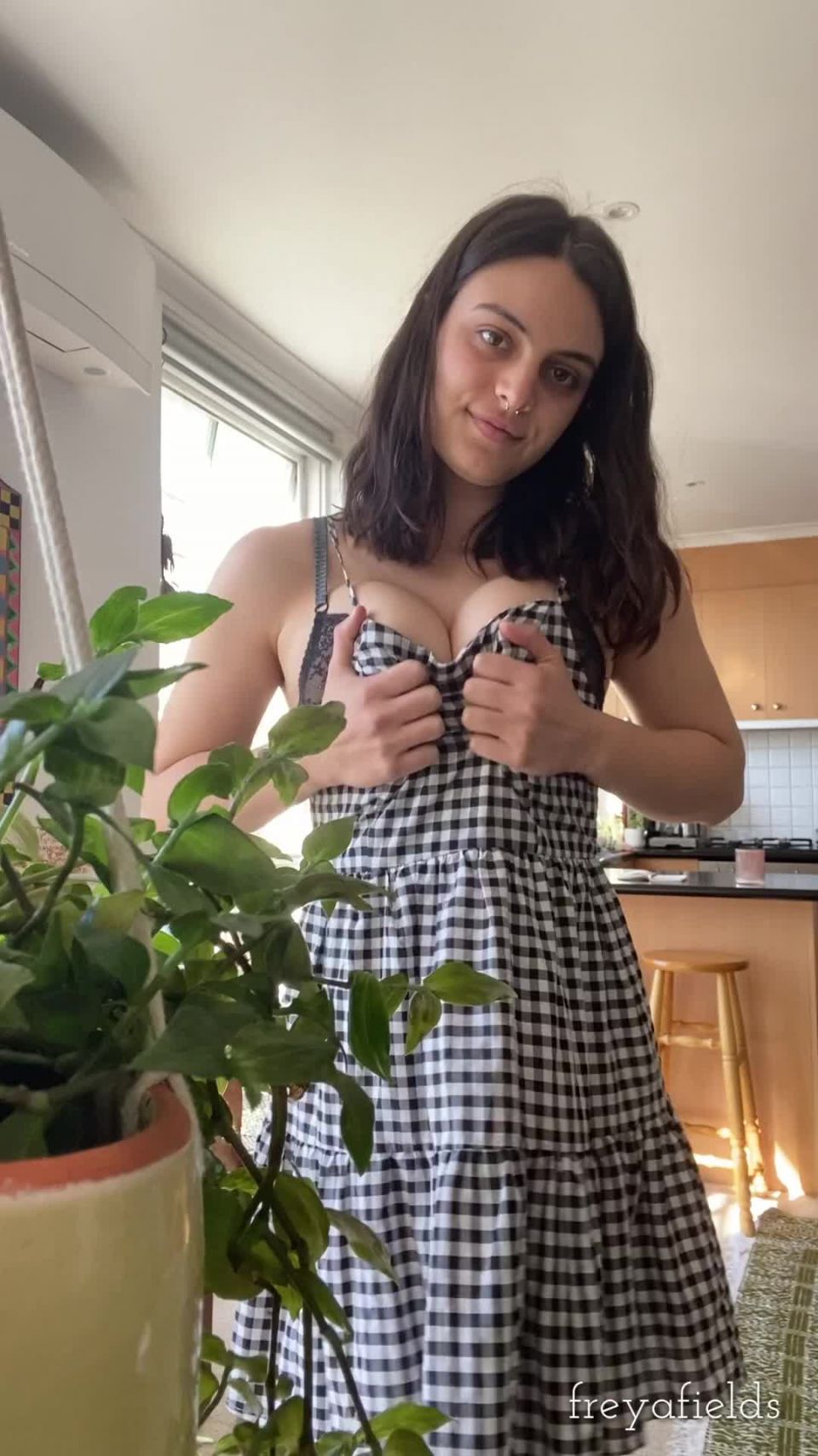 Freya Fields Freyafieldscaught you peeking from over there - 13-09-2021 - Onlyfans