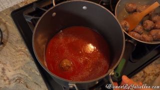 WomenByJuliAnn 16 02 07 Cooking With Julia Porcupine Meatballs.-8