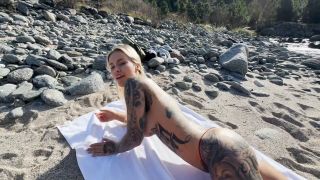 Jill Hardener Fucked In The River By Stranger Nature Public Sex-5