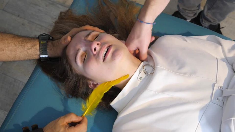 FrenchTickling – Psychiatric Tickling Therapy Series Patient 11 Lisabeth – Treatment 02 Tickling!