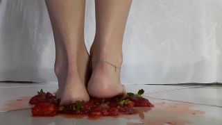 lolitafeet  Food crush - Strawberry  on feet porn -1