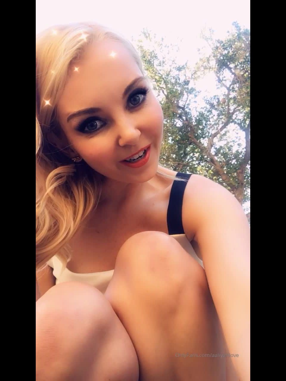 Onlyfans - Aaliyah Love - aaliyahlovefreeAnother hot day in the valley so I cant wear much By the way are you looking up my dr - 24-10-2019