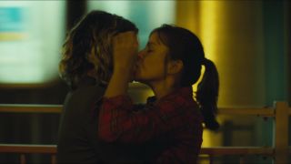 Cecile De France, Flore Bonaventura – Chinese Puzzle (2013) HD 1080p - (Celebrity porn)-0