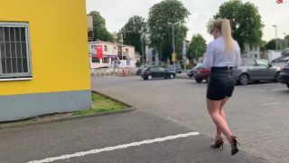 devil-sophie - Extrem dreist Public in die Chips Dose im Supermarkt gepisst - Schnell zurueck damit ins Regal  on amateur porn hairy amateur sex-2