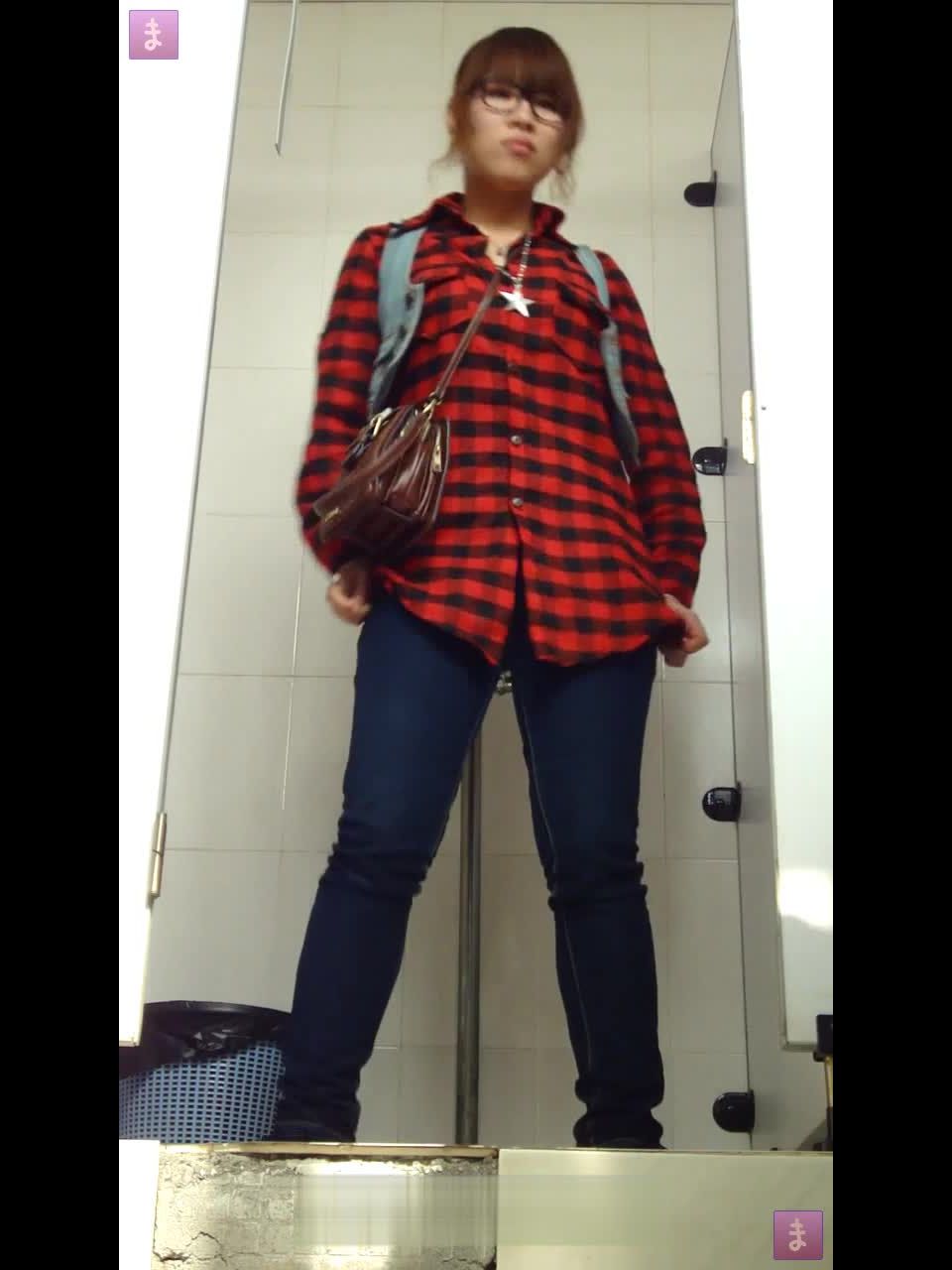 online porn clip 38 voyeur | China toilet light on webcam 