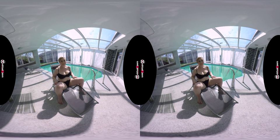 Chubby Mature Virtual Masturbating At The Pool