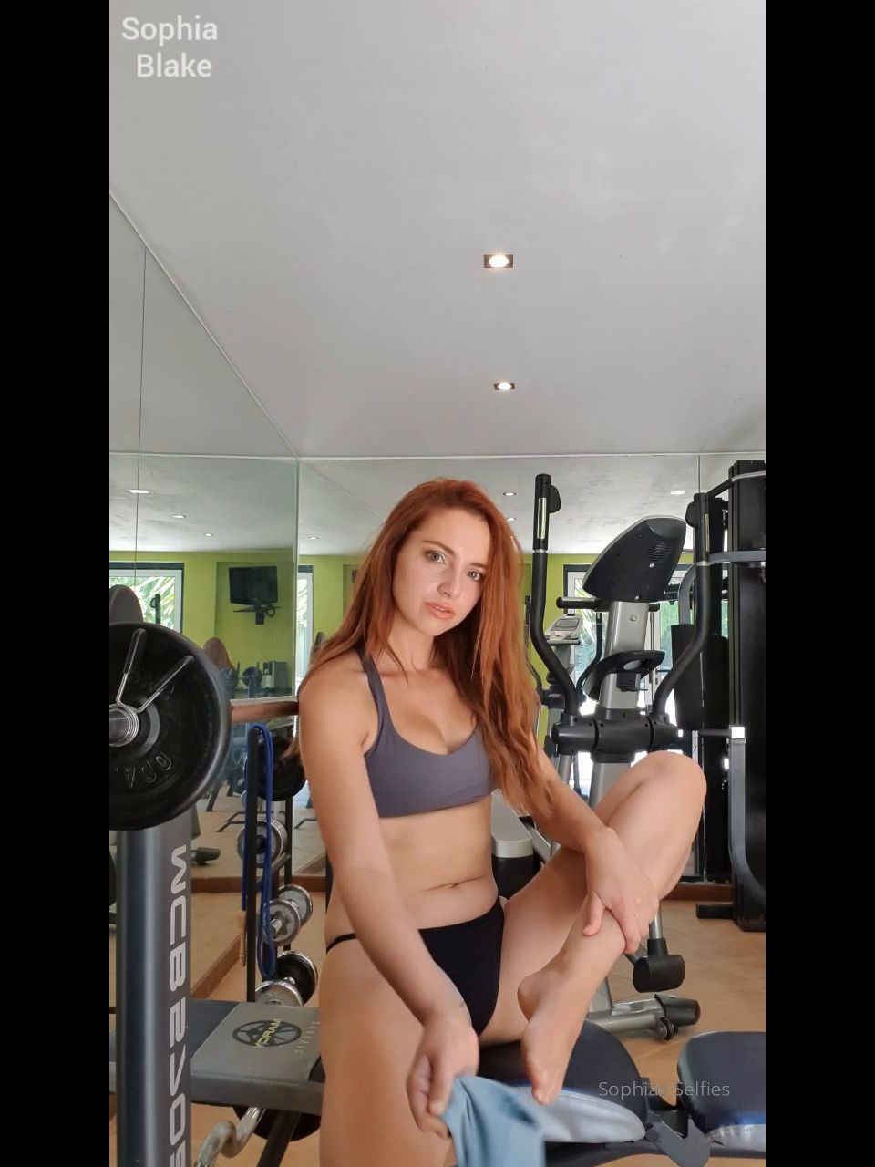 Sophia Blake's HD 720P Solo Striptease 2025 OnlyFans Show