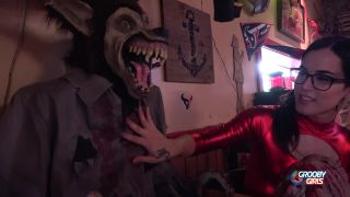 Halloween With Mia Bellamy! [MP4, 720p] 433 MB Shemale!-1