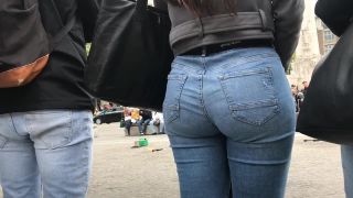 Noticeable ass clenching in tight jeans-0