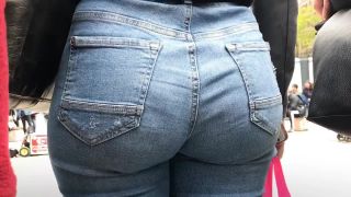 Noticeable ass clenching in tight jeans-8