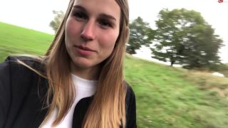 Julialove96 - Amateur Outdoor Car Creampie - Reingespritzt Public-0