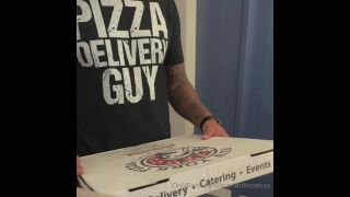 Onlyfans - Scarlett Kisses XO Fucked By Pizza Delivery Guy Video Leaked - Amateur-2
