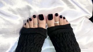online video 7 queen rainha 04-03-2020 Come suck my beautiful toes Vem chupar meus lindos dedos, femdom library on femdom porn -1