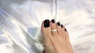 online video 7 queen rainha 04-03-2020 Come suck my beautiful toes Vem chupar meus lindos dedos, femdom library on femdom porn -9