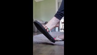 Hardcore porn Sloans Paws Sloans Paws aka sloan_paws - 04-08-2021 OnlyFans Video - Full length flip flop dangle with this cute pink pedi video-0