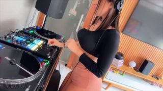 Dj Lauren Gostosa Fudendo E Levando Gozada Na Boquinha 1080p-0