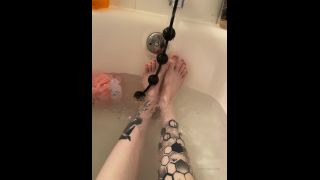 Aimee Fawx - princessaimee () Princessaimee - feet in bathtub rubbing the anal toy hanging down 04-11-2021-2
