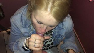 Blow-Babe - Im Kneipen-Klo den Schwanz leer gelutscht  | germany | amateur porn kinky amateur-7