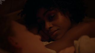 Simona Brown, Tallulah Haddon - Kiss Me First s01e02 (2018) HD 1080p!!!-5