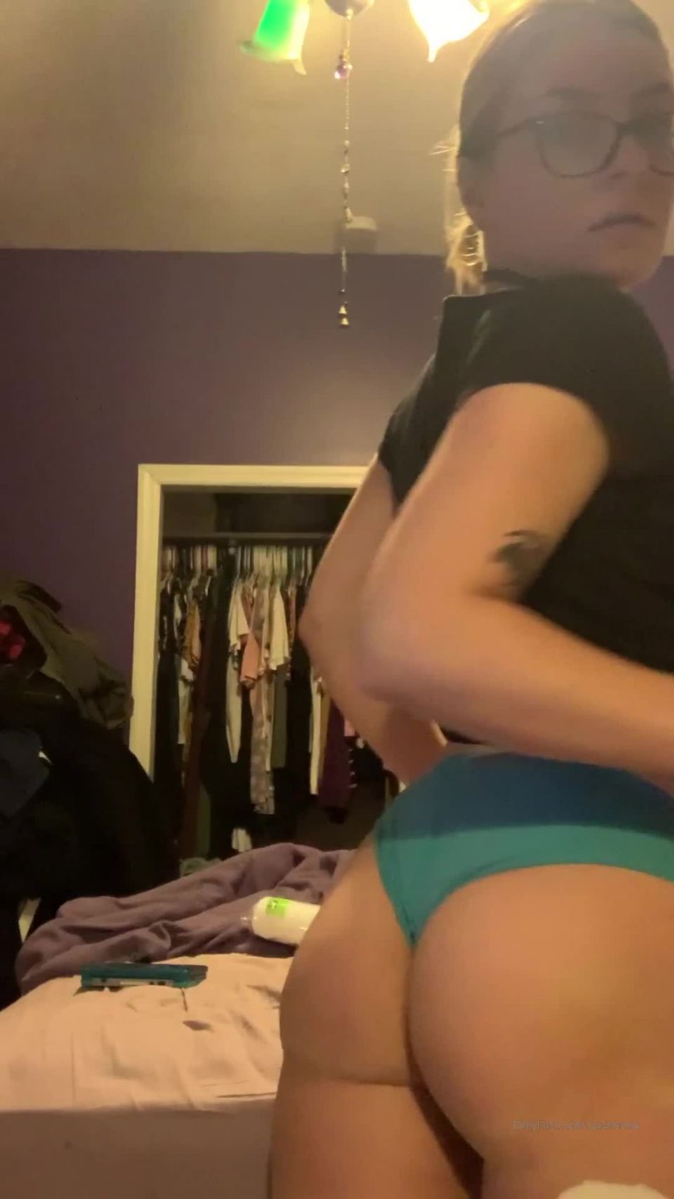 Stinky - stinkygrl420 () Stinkygrl - butt or boobs 10-03-2020
