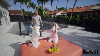 7110 Alice Merches, Duncan Saint, Sadie Hartz - Two Bunnies, ...-1