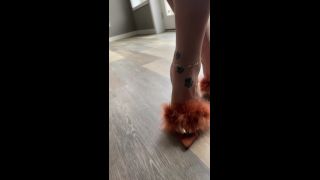 TATIANA - tatianasnaughtytoes () Tatianasnaughtytoes - new metallic pedicure fluffy heels at home with my new indoor heels i com 27-11-2020-9