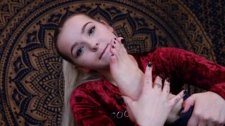 Kat Loves to Suck Her Toes – Kat Soless, booty fetish on fetish porn foot -7