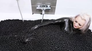 Latexandrubberqueens03086-0