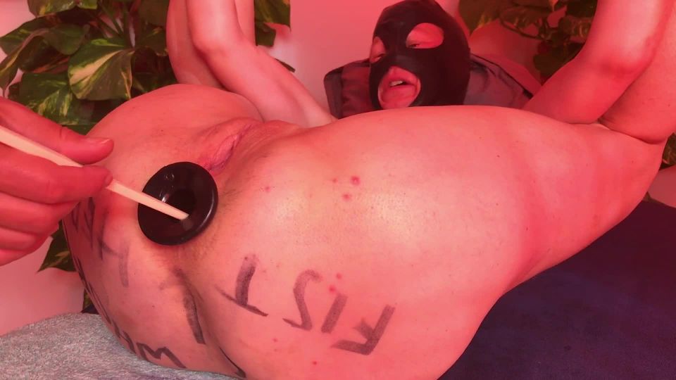 7161 iel Maschinerie gets fisted and dildo fuck in prolapse