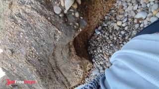 Me follo a mi mujer en las rocas de la playa-5