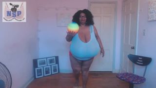 Norma Stitz Gigantomastia Breasts Beach Ball Practice solo Norma Stitz-2